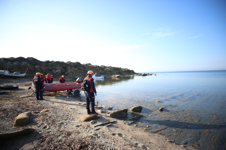 Çanakkale açıklarında batan bottaki kayıp göçmenler aranıyor